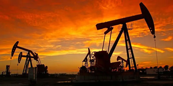 excédent de production de pétrole