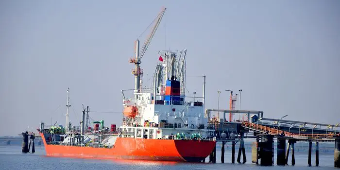 interdiction transbordement GNL russe ports européens